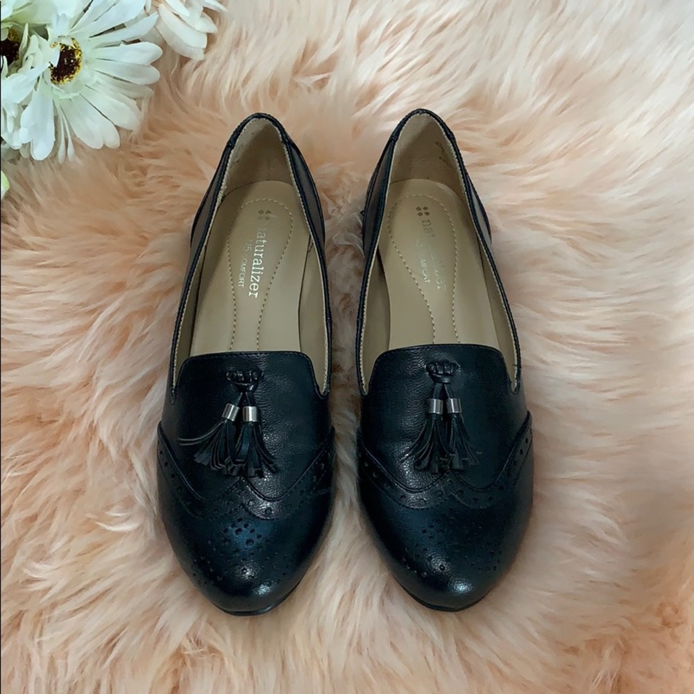 NWOT Flats with tassel detail.
